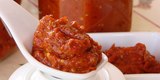 Kiflice sa ajvarom i kačkavaljem