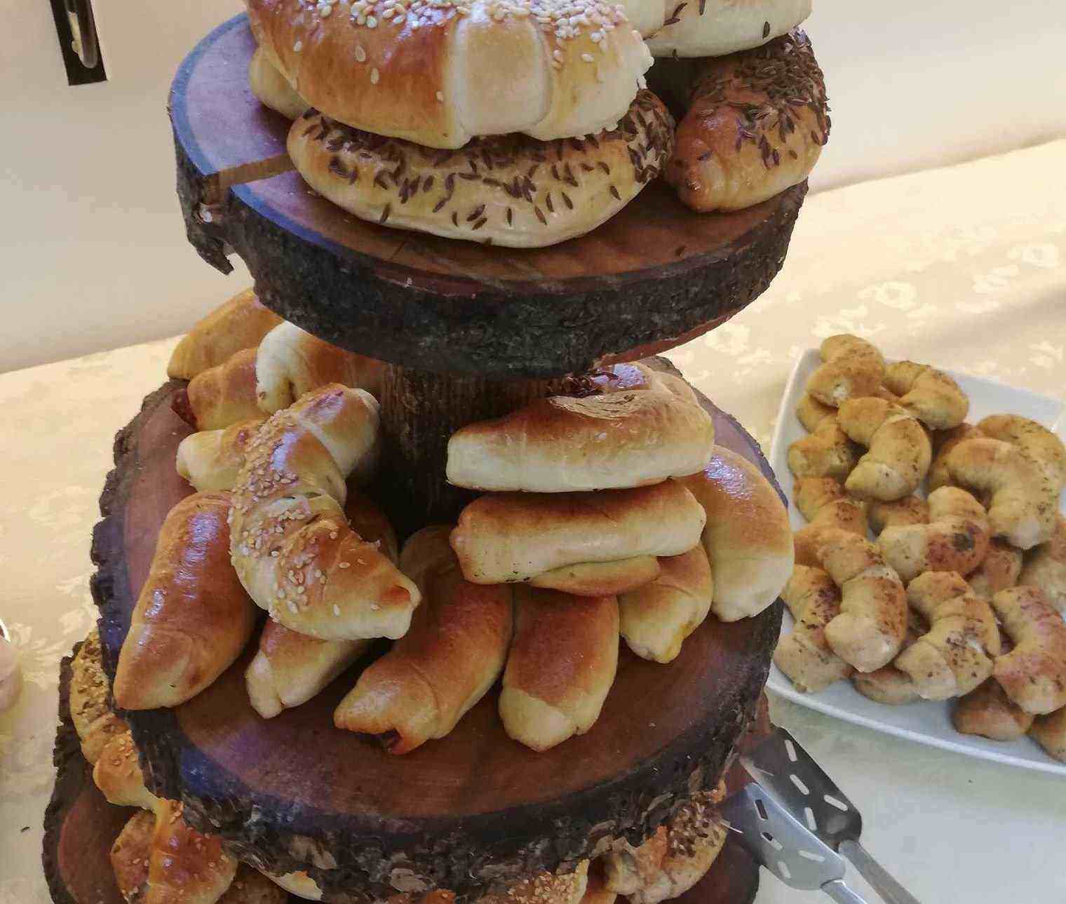 Mix kiflica na poslužavniku